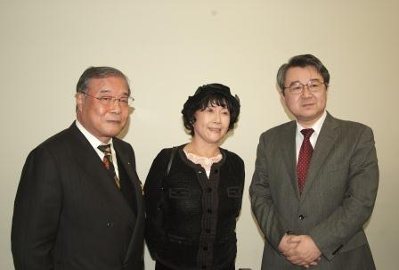 篠田教授ご夫妻と福原総長･学長